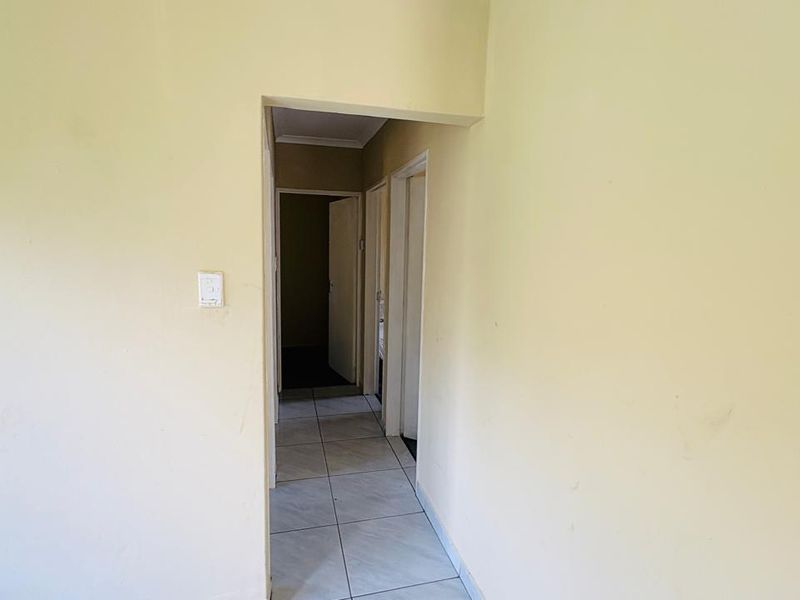 Grab this lovely property - Photo 8