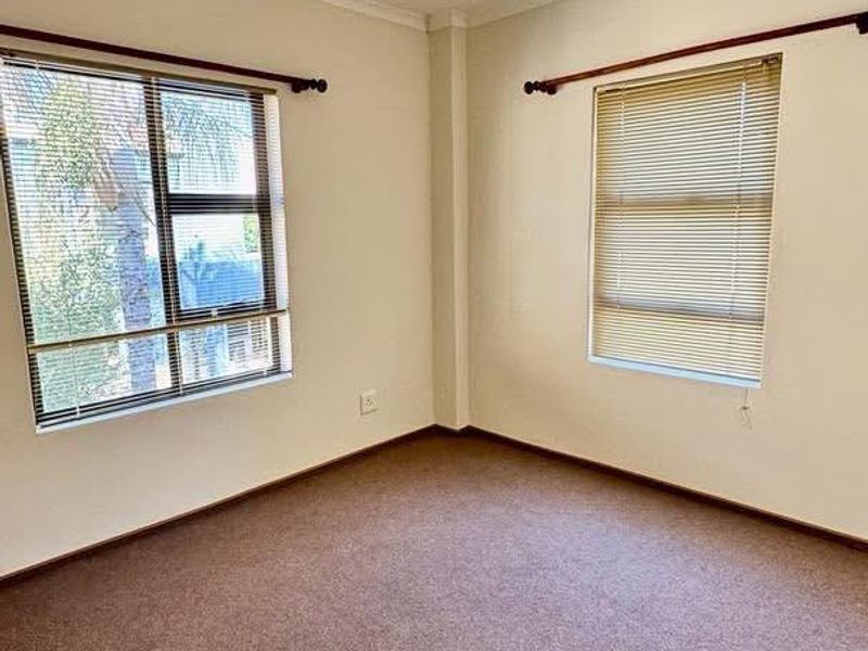 TO RENT - Photo 8