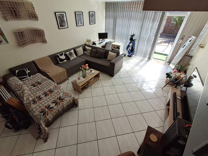 2 bed, 1.5 bath duplex in Queenswood - Photo 2