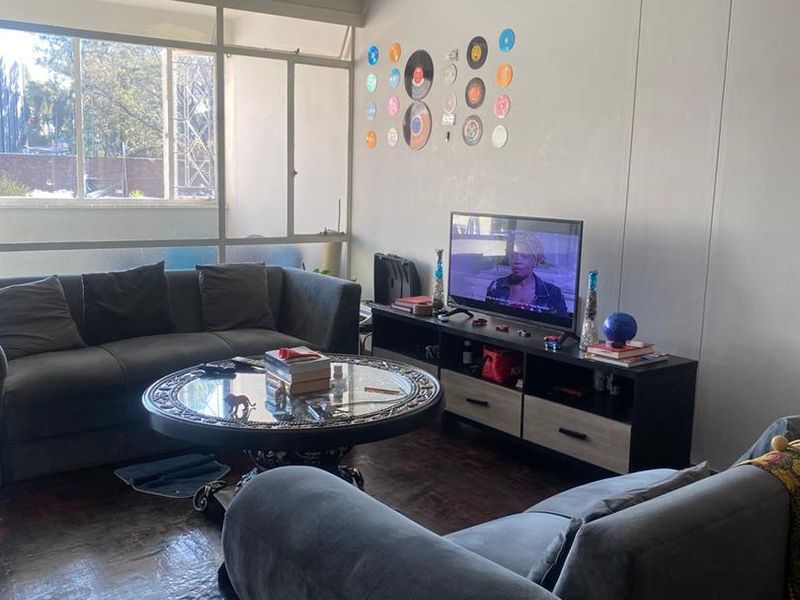 Charming 1.5 Bedroom Apartment – Ideal for First-Time Buyers or Investors! - Photo 2