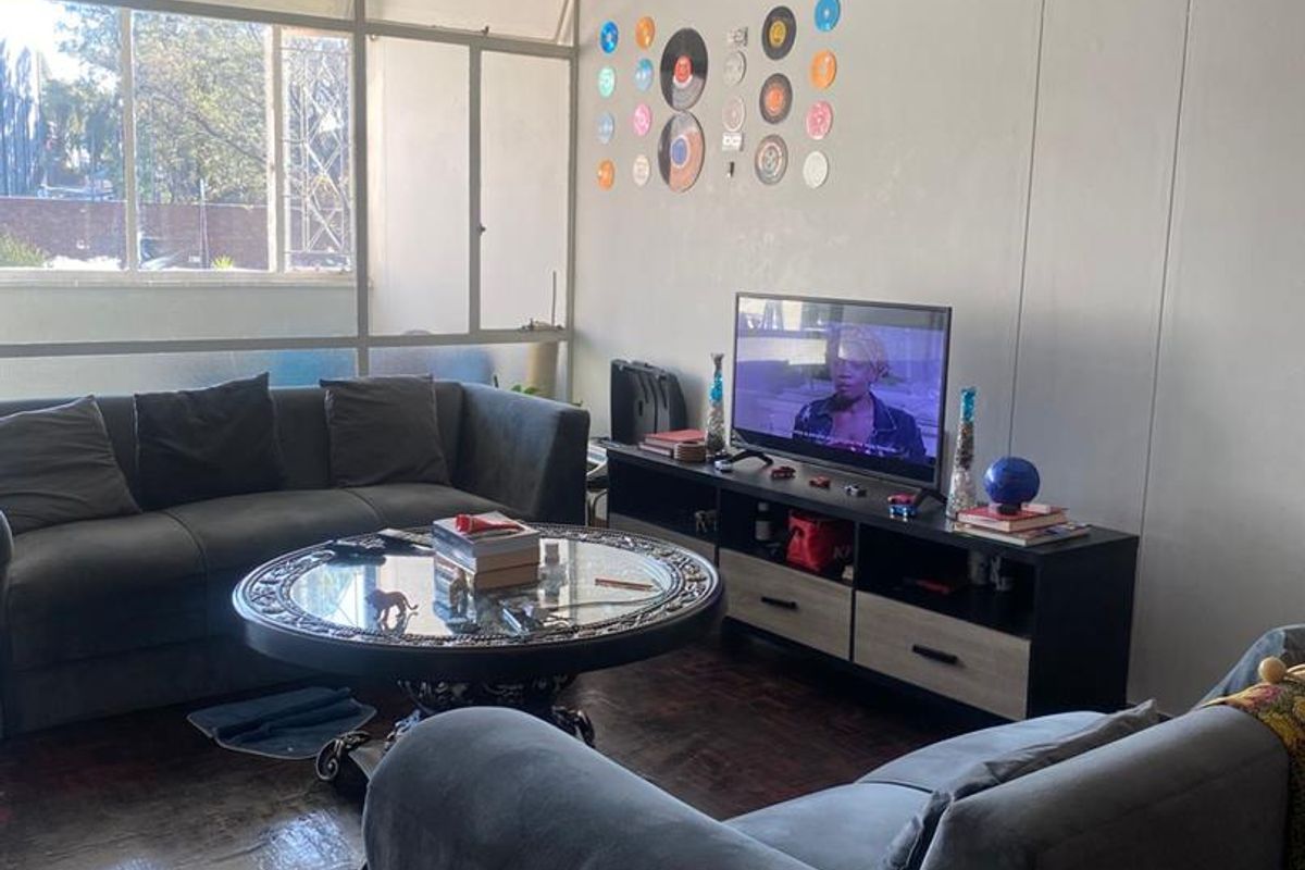 Charming 1.5 Bedroom Apartment – Ideal for First-Time Buyers or Investors! - Photo 2