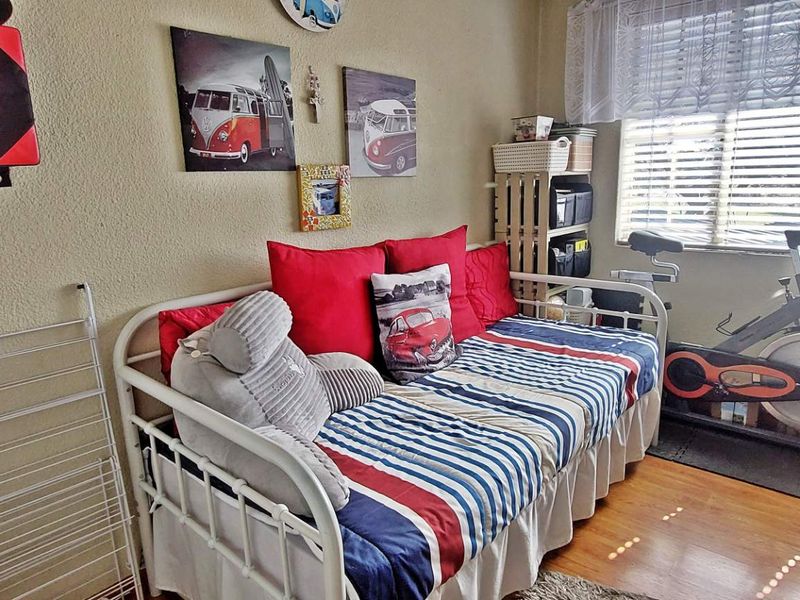 Secure 2 Bedroom Sanctuary - Photo 5