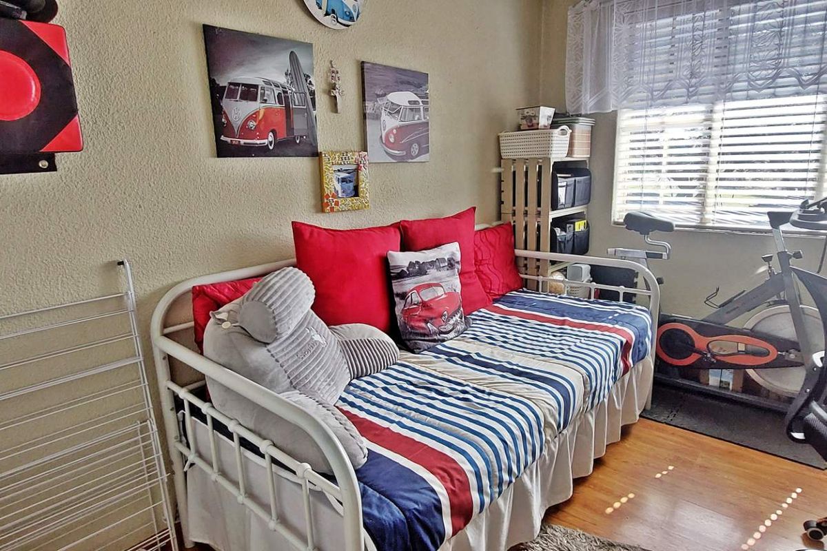 Secure 2 Bedroom Sanctuary - Photo 5