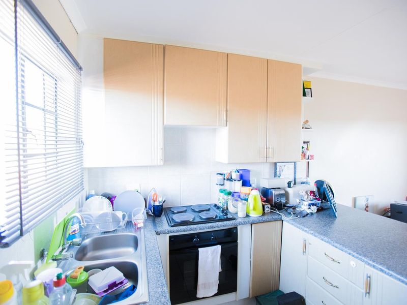 2 Bedroom Townhouse With A Covered Balcony - Photo 4