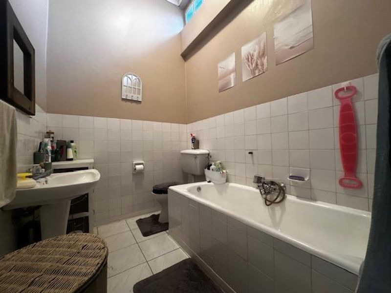 Secure Townhouse Living in Navalsig - Photo 8