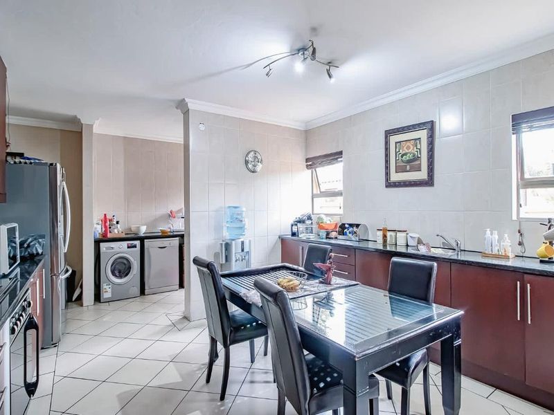 5 Bedroom Townhouse For Rent In Kosmosdal - Photo 5