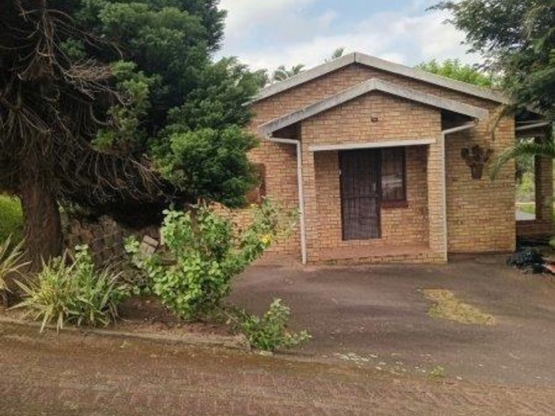 Immerse yourself in Westville with this exquisite 2-bedroom cottage for lease - Photo 2