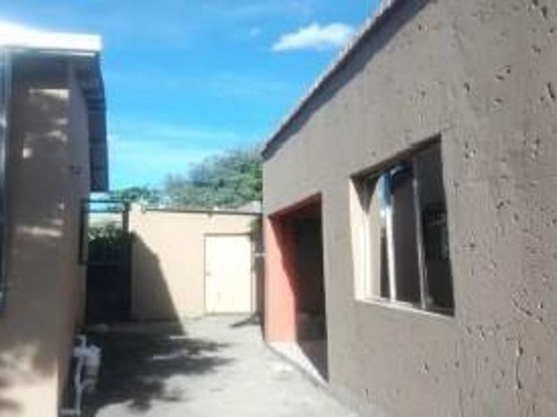 3 Bedroom House For Sale - Photo 2