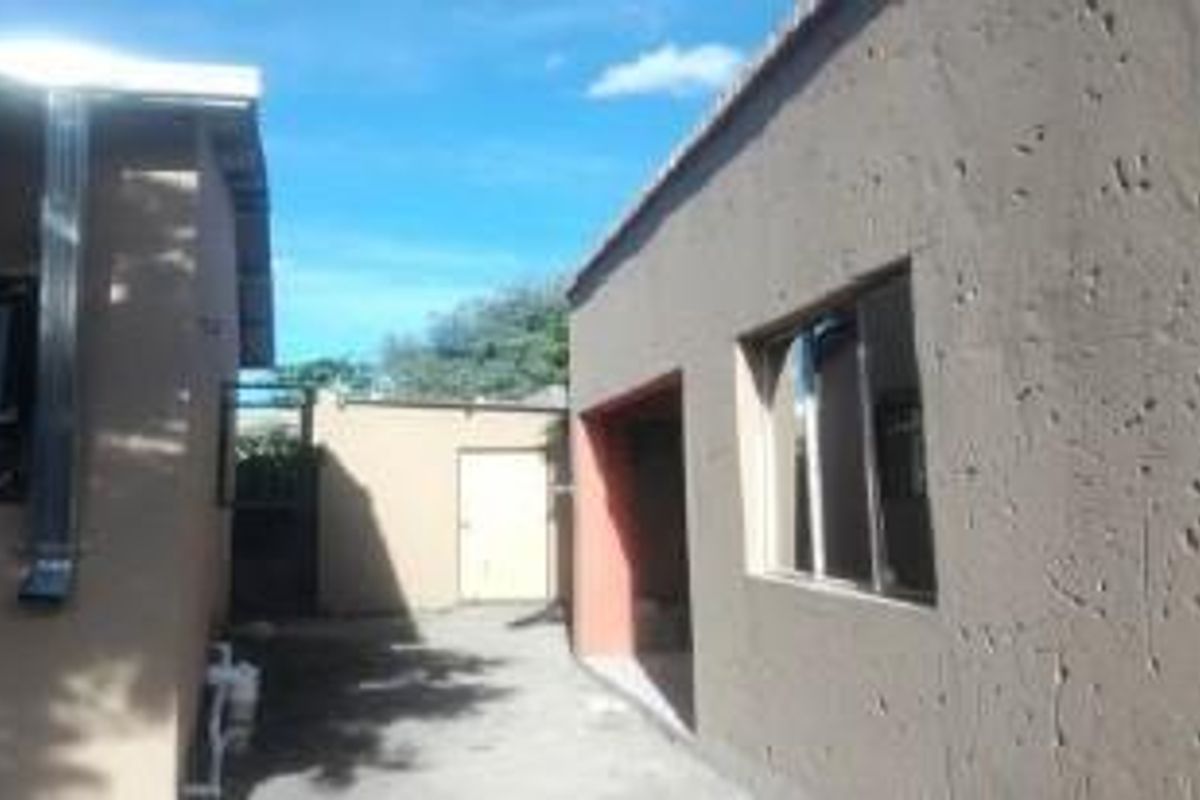 3 Bedroom House For Sale - Photo 2