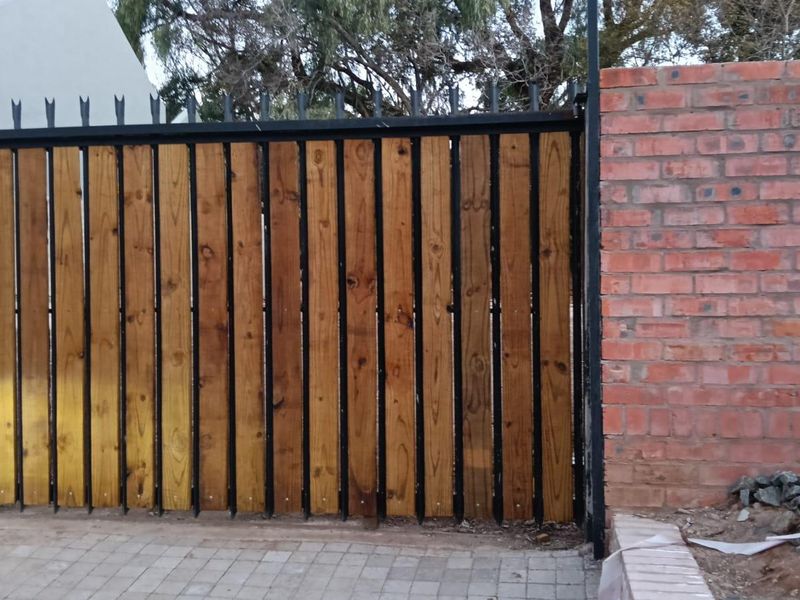 Vacant land in the heart of Heuwelsig - Photo 3