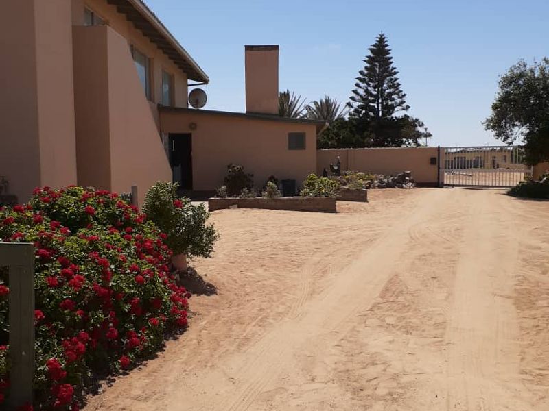 HOUSE WITH FLATLET FOR SALE IN HENTIES BAY - NAMIBIA - Photo 5
