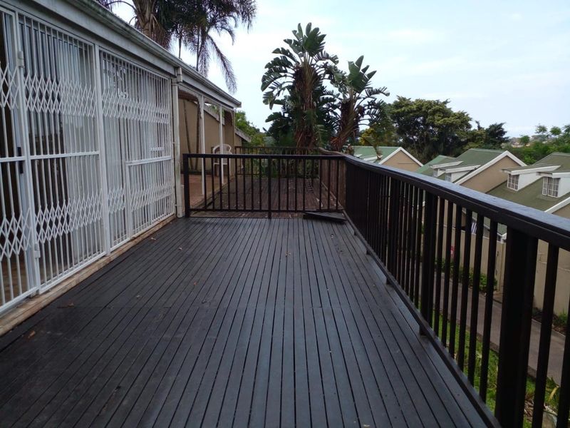 SENSATIONAL 3 BEDROOM TOWNHOUSE! - Photo 3