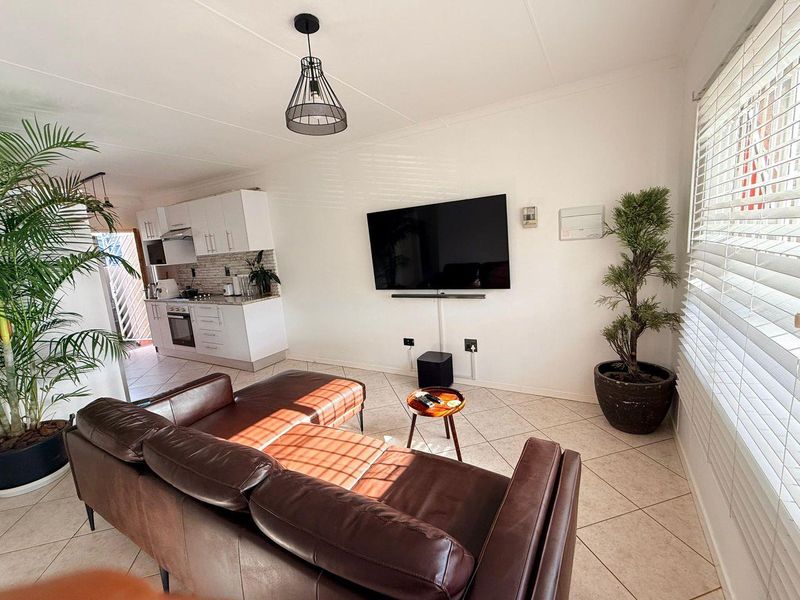 2 BEDROOM APARTMENT FOR SALE - HOCHLAND PARK - Photo 4