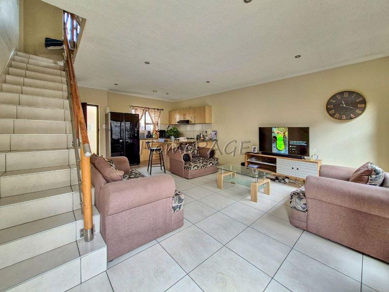Central, Walvis Bay:  Various 3 Bedroom Units for sale in Union Court - Photo 7