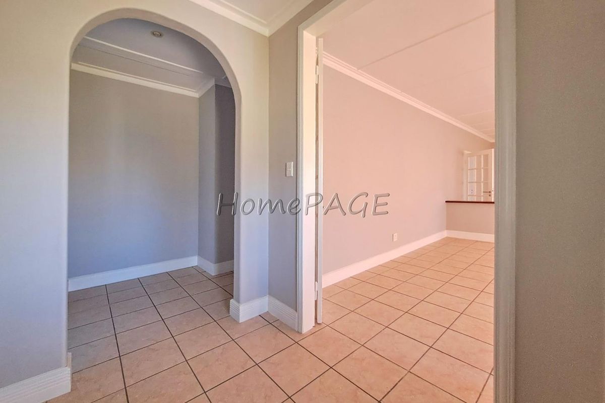 Lagoon, Walvis Bay:  4 Bedr Art Deco Home with 1 Bedr Flat is for Sale - Photo 5