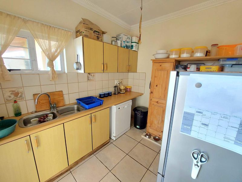 Main House + 2 Flats: Perfect Rental Investment Opportunity - Photo 5