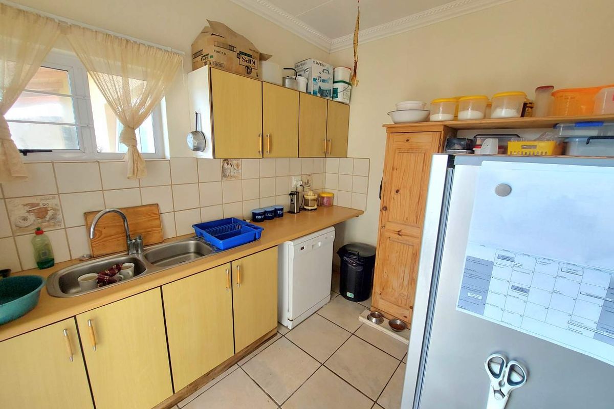 Main House + 2 Flats: Perfect Rental Investment Opportunity - Photo 5