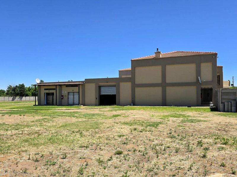 18 bedroom Fully Furnished Lodge - Agricultural Holding in Nanescol - Photo 5