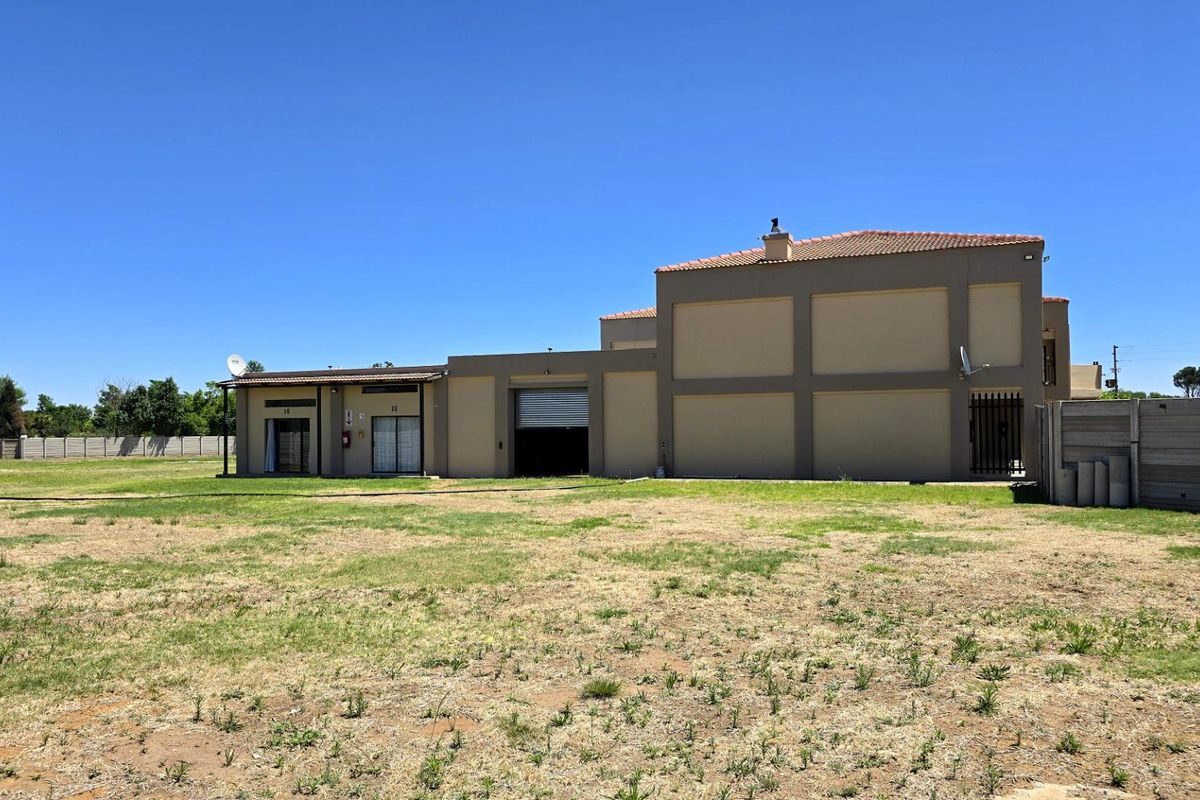 18 bedroom Fully Furnished Lodge - Agricultural Holding in Nanescol - Photo 5