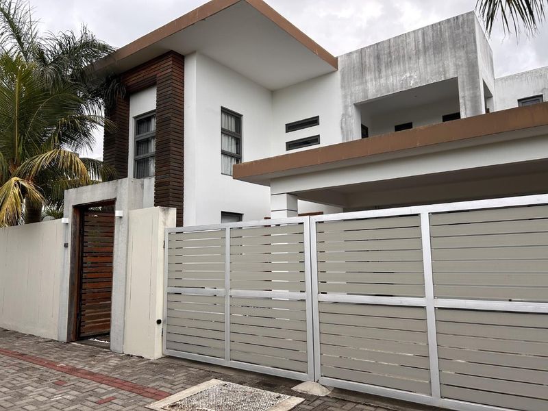 Luxury & Comfort - 4 Bedroom Duplex Villa with Swimming Pool in Grand Baie - Photo 3