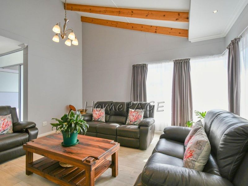 Meersig, Walvis Bay:  VERY ATTRACTIVE HOME is for Sale - Photo 6