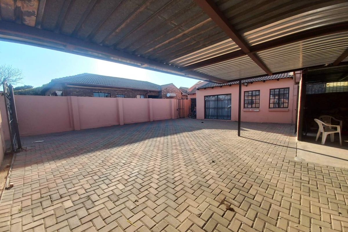 Three bedrooms house for sale in Elandspoort - Photo 3