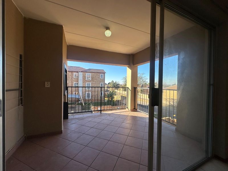 Experience contemporary living at its best in this stylish apartment, ideally situated near Fourways and Northgate Mall. - Photo 5