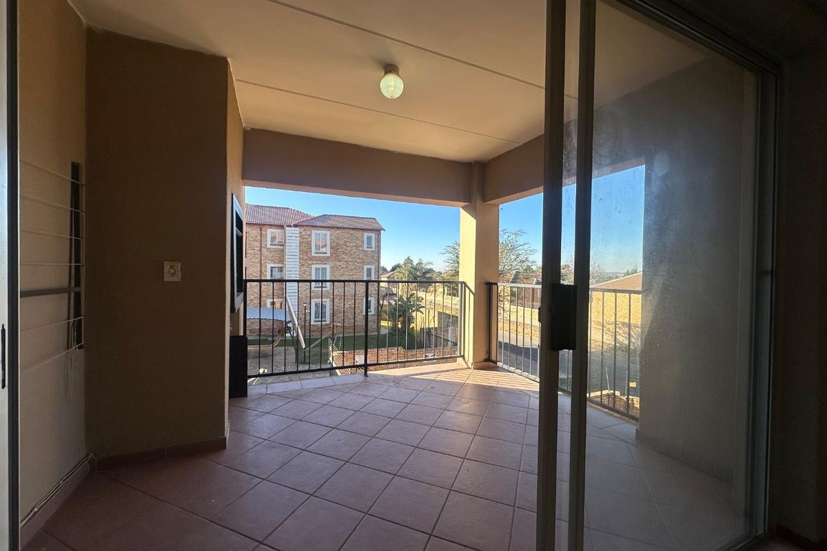 Experience contemporary living at its best in this stylish apartment, ideally situated near Fourways and Northgate Mall. - Photo 5