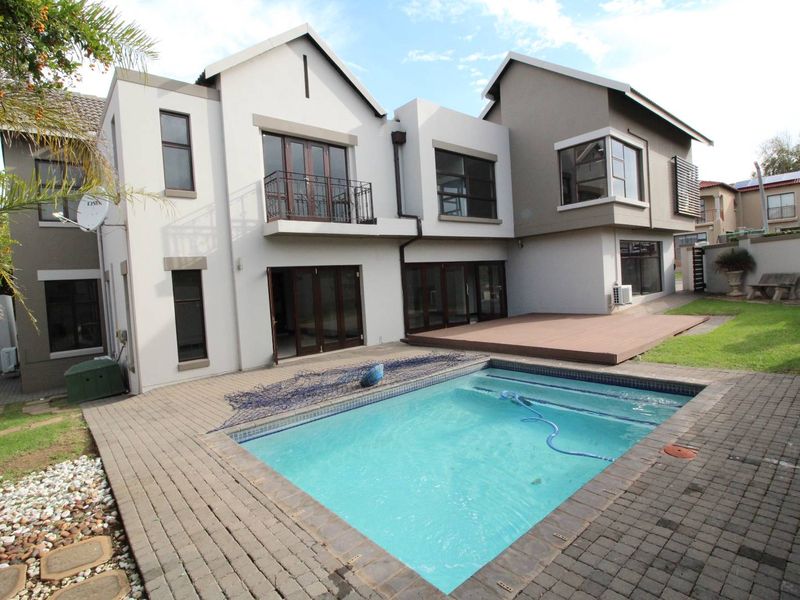 Midlands Estate for Rent - 4 Bedroom - 3.5 Bathroom - Photo 3