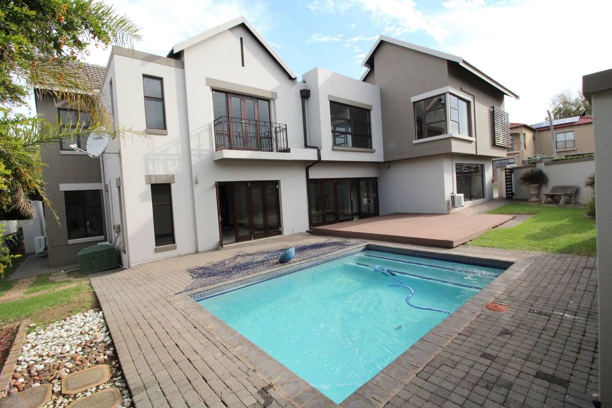 Midlands Estate for Rent - 4 Bedroom - 3.5 Bathroom - Photo 3