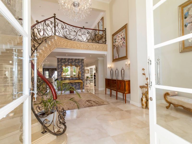 Distinguished Country Manor House - Photo 6