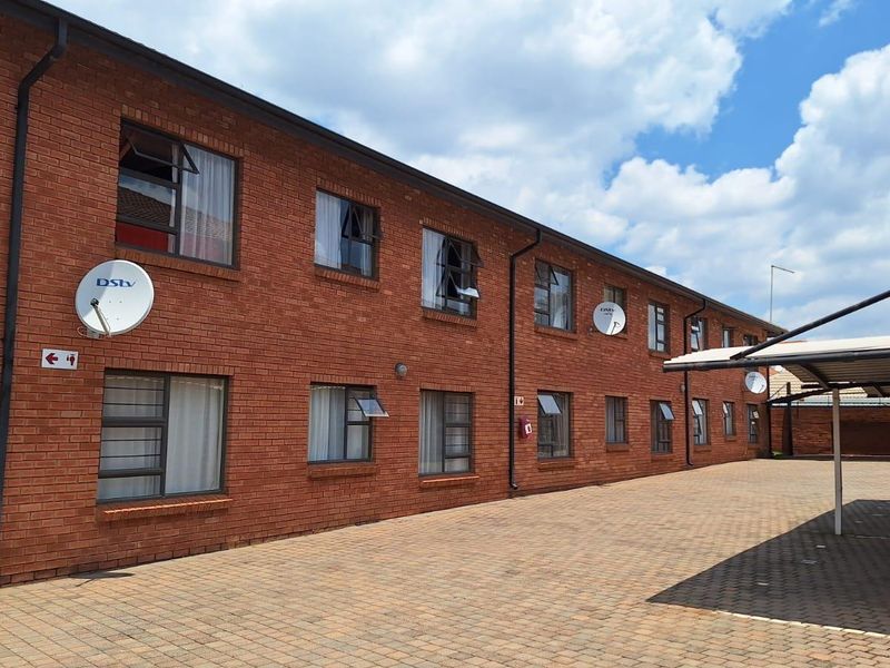 Lock-Up-and-Go Living – Perfect for First-Time Buyers! - Photo 2