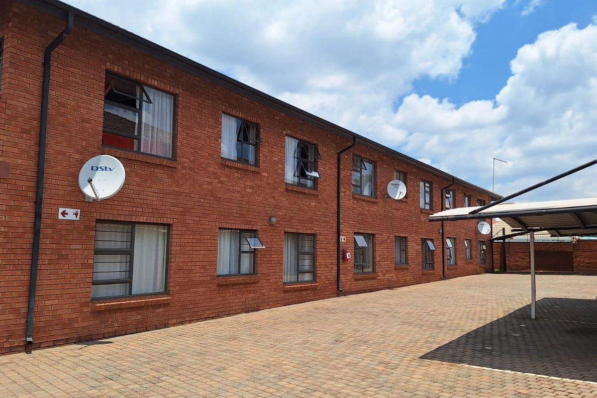 Lock-Up-and-Go Living – Perfect for First-Time Buyers! - Photo 2