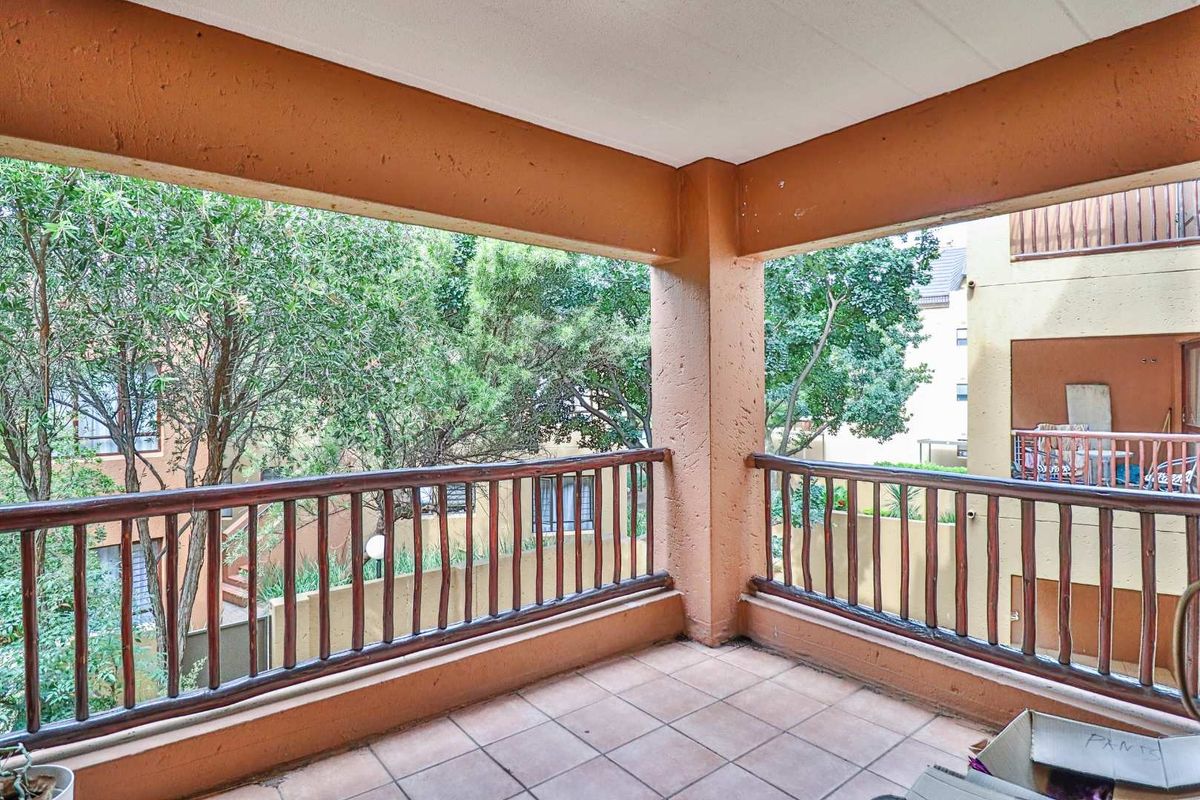 One bedroom apartment for sale in Lonehill - Photo 3