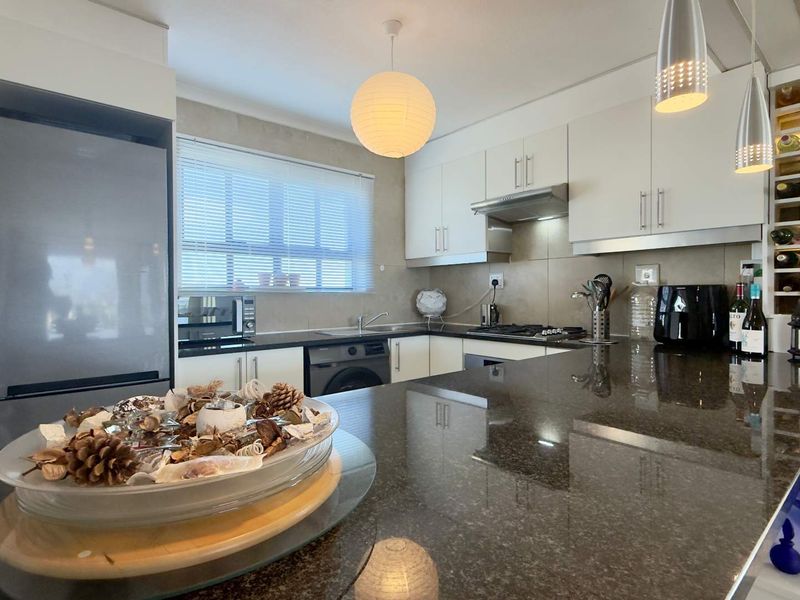 2 Bedroom Unfurnised Apartment in Mariners Village - Photo 8