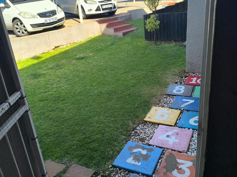 Pet Friendly Townhouse with own garden!! - Photo 8