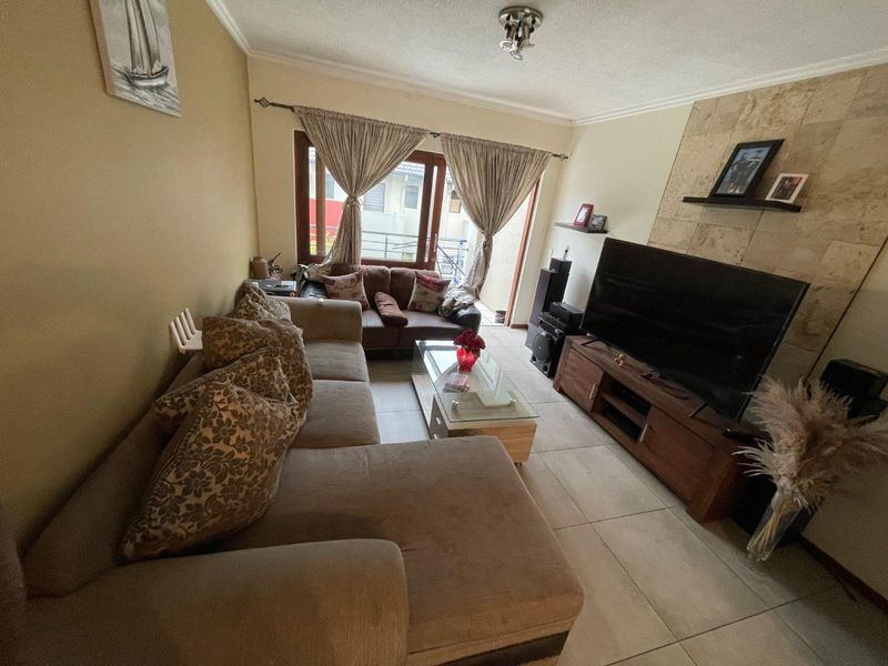 **Spacious 2-Bedroom Apartment for Sale! - Photo 5