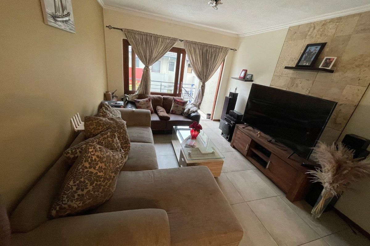 **Spacious 2-Bedroom Apartment for Sale! - Photo 5