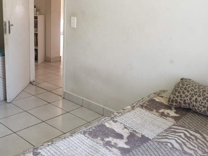 Charming Apartment Offering Comfortable Living - Photo 7