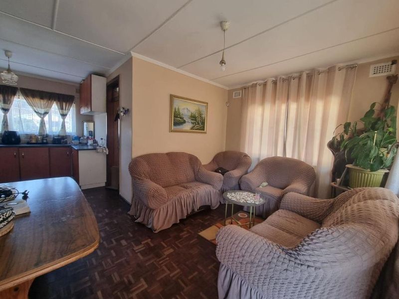 4 Bedroom House for sale in Kharwastan - Photo 3