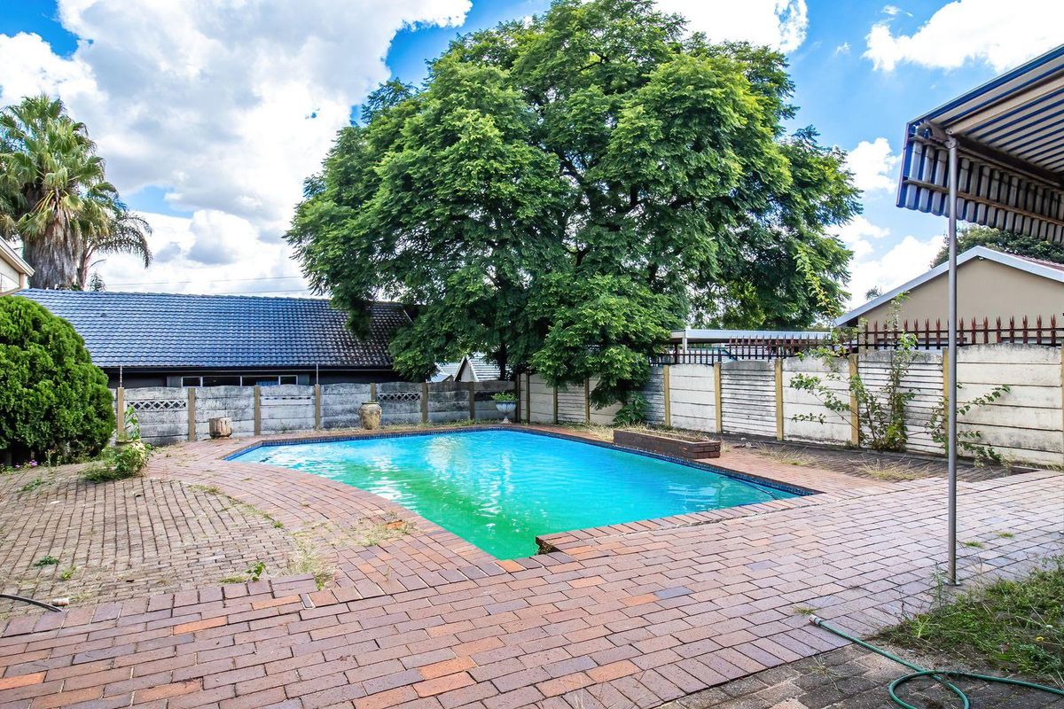 TO LET BEAUTIFUL FAMILY HOME IN FLORIDA PARK – R 15 000 - Photo 5