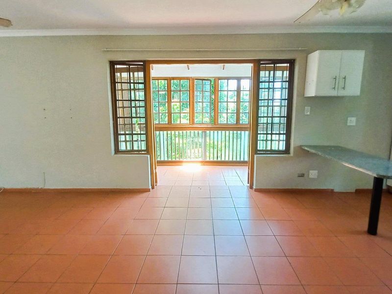 FOR RENT  |  FIELDS HILL  |  KLOOF  |  2 BEDROOM HOUSE - Photo 6