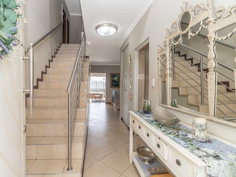 Stylish 4 bedroom family home in secure estate in Pinehaven - Photo 5