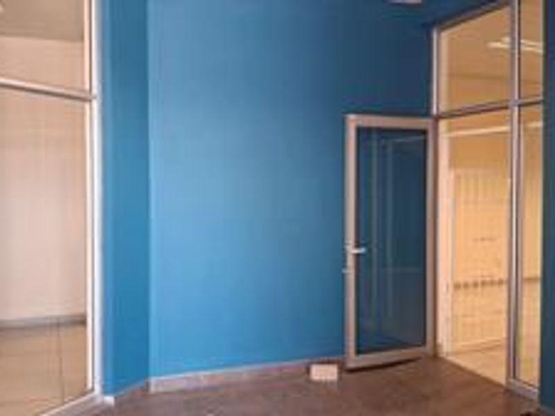 Sought-After Ground Floor Commercial Space – Rare Opportunity - Photo 3