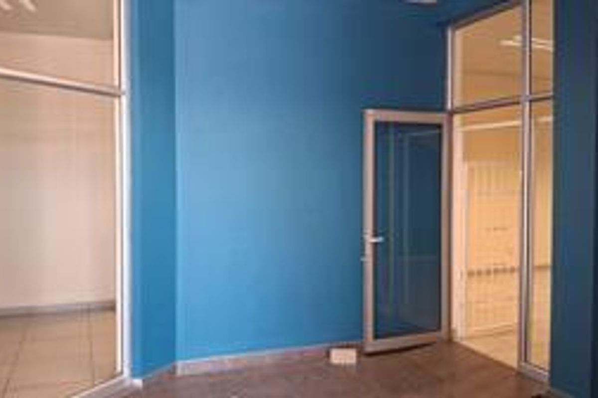 Sought-After Ground Floor Commercial Space – Rare Opportunity - Photo 3