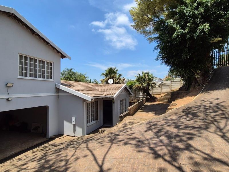 Split-level 5 bedroom home Escombe - Photo 5
