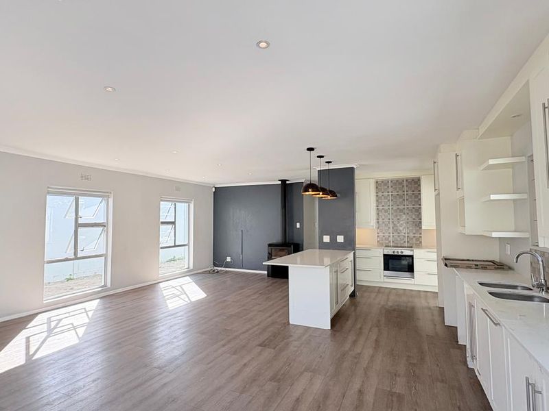 Three Bedroom - Family Home To Rent In Kirstenhof! - Photo 3