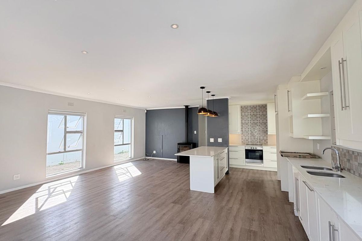 Three Bedroom - Family Home To Rent In Kirstenhof! - Photo 3