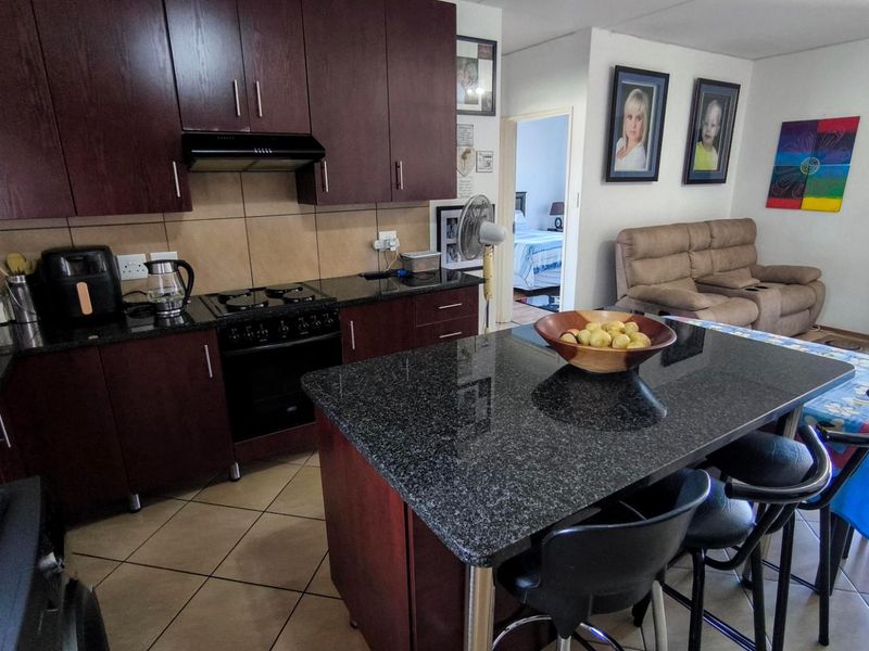 Ground Floor Unit! - Photo 4