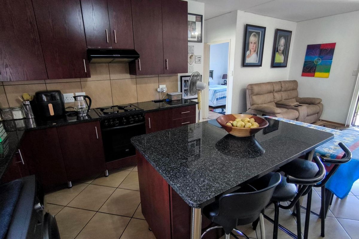 Ground Floor Unit! - Photo 4